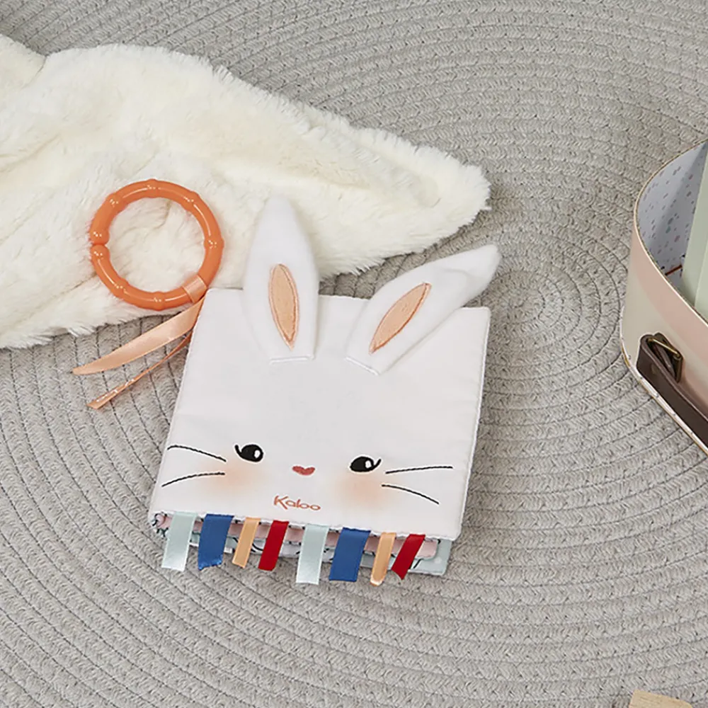 Kaloo Livre d'éveil "Le lapinou amoureux"< Livre En Tissu|Livres D'éveil